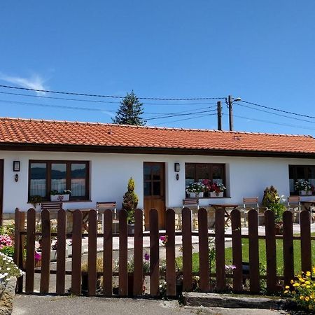 Apartamentos Rurales Knicasia Quintueles Esterno foto